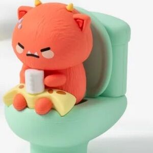 Smoko Friends Bathroom - Roni Toilet